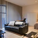 Spacious And Modern Studio Apartment Swansea City Centre