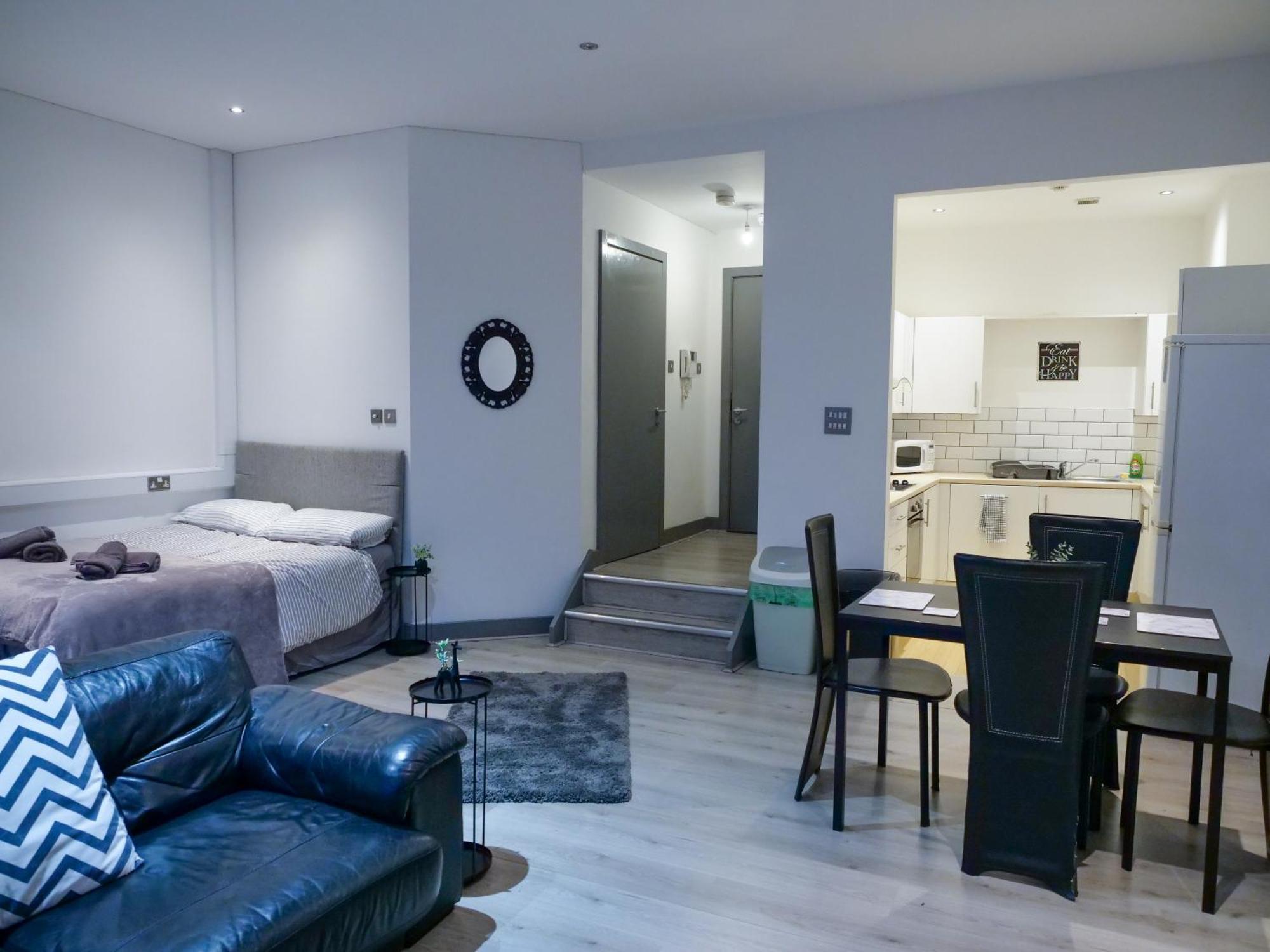 Spacious And Modern Centre *