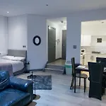 Spacious And Modern Studio Apartment Swansea City Centre